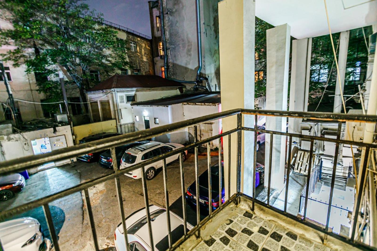 M Estate. 2 Room Home In Targovu Bakoe Buitenkant foto